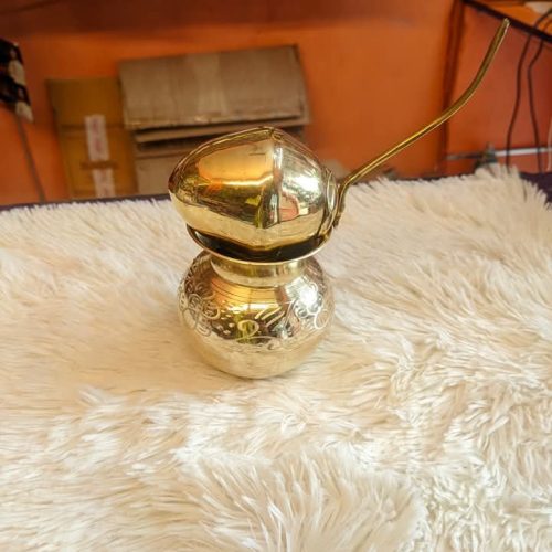 পিতলের ঘট সহ ডাব