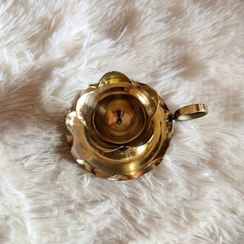 মোমদানি /ধূপদানি