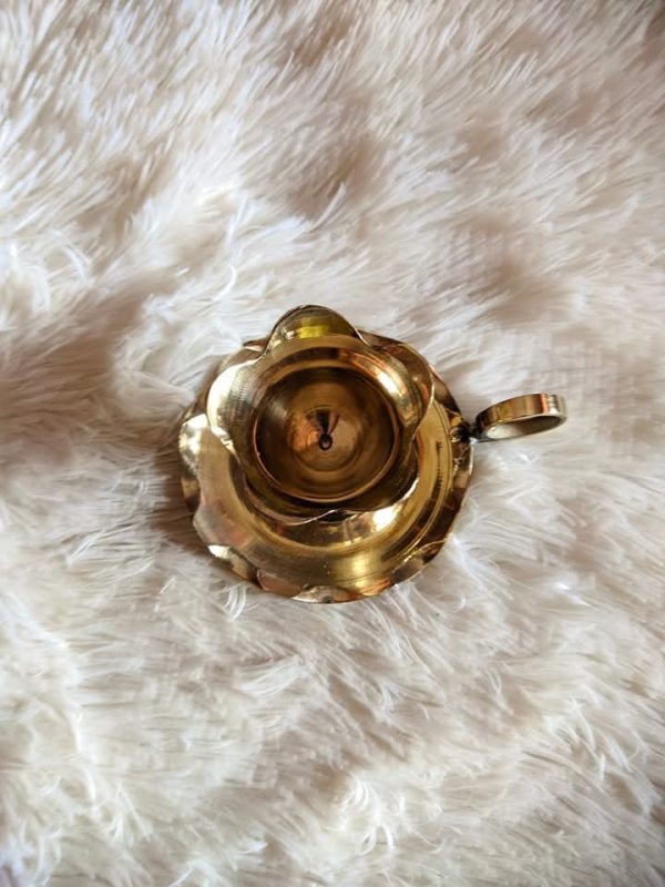 মোমদানি /ধূপদানি