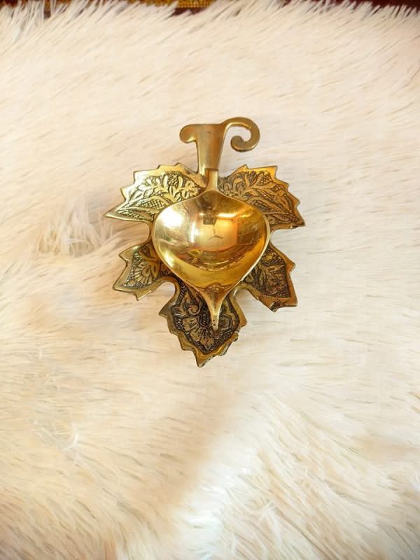 পাতা প্রদীপ