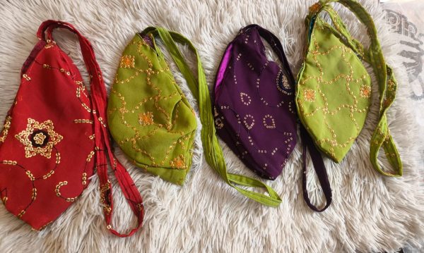 কৃষ্ণ নাম অথবা মালা জপ করার জন্য ব্যাগ ১ পিস ( ডিজাইন)